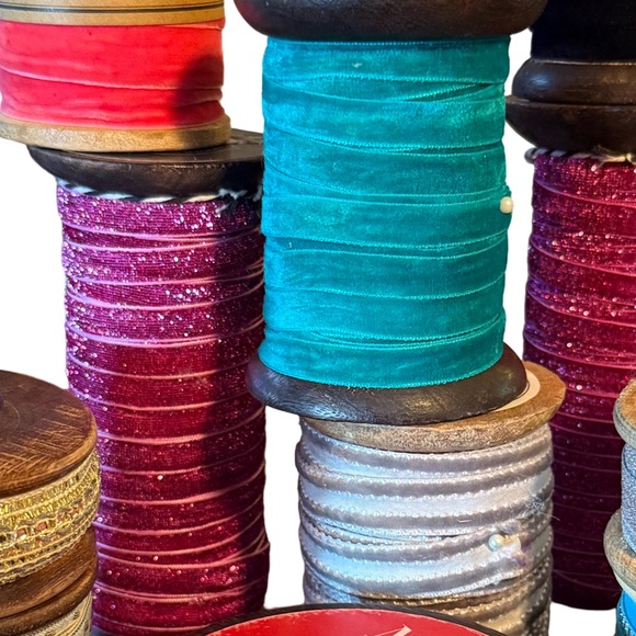 Martha Stewart + Other Brands Pre-Loved Wood Spools Velvet & Glitter Ribbons - Picture 5 of 10